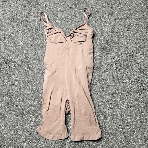 SKIMS Seamless Sculpt Mid Thigh Bodysuit in Sienna - Picture 9 of 10